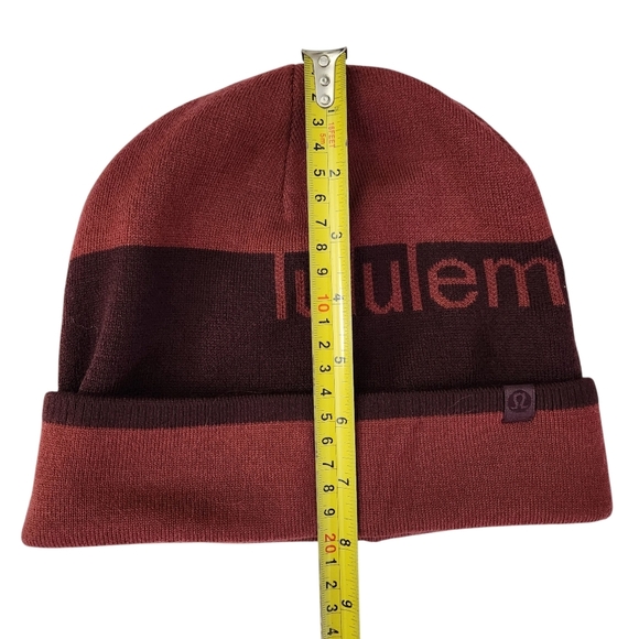 LULULEMON Burgundy Maroon Merino blend Logo Beanie Reversible Knit Hat one size - Picture 10 of 11